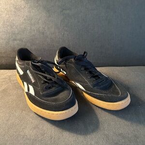 Mens Reebok sneaker tennis shoe black with white stripe size 8.5